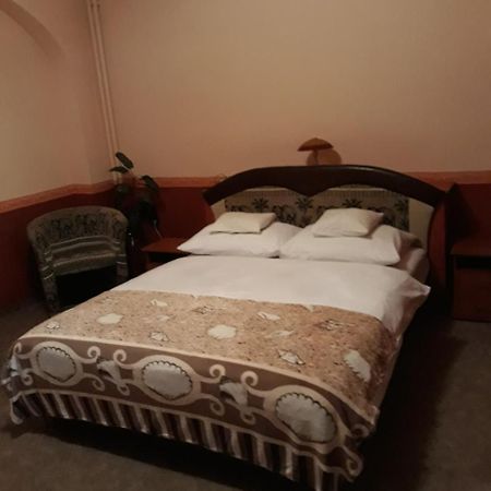 Fonix Panzio Hotel Papa Ngoại thất bức ảnh