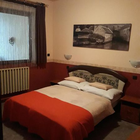 Fonix Panzio Hotel Papa Ngoại thất bức ảnh