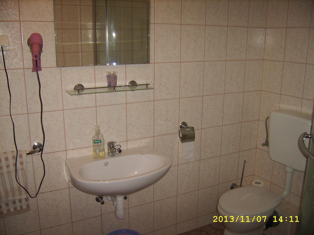 Fonix Panzio Hotel Papa Ngoại thất bức ảnh
