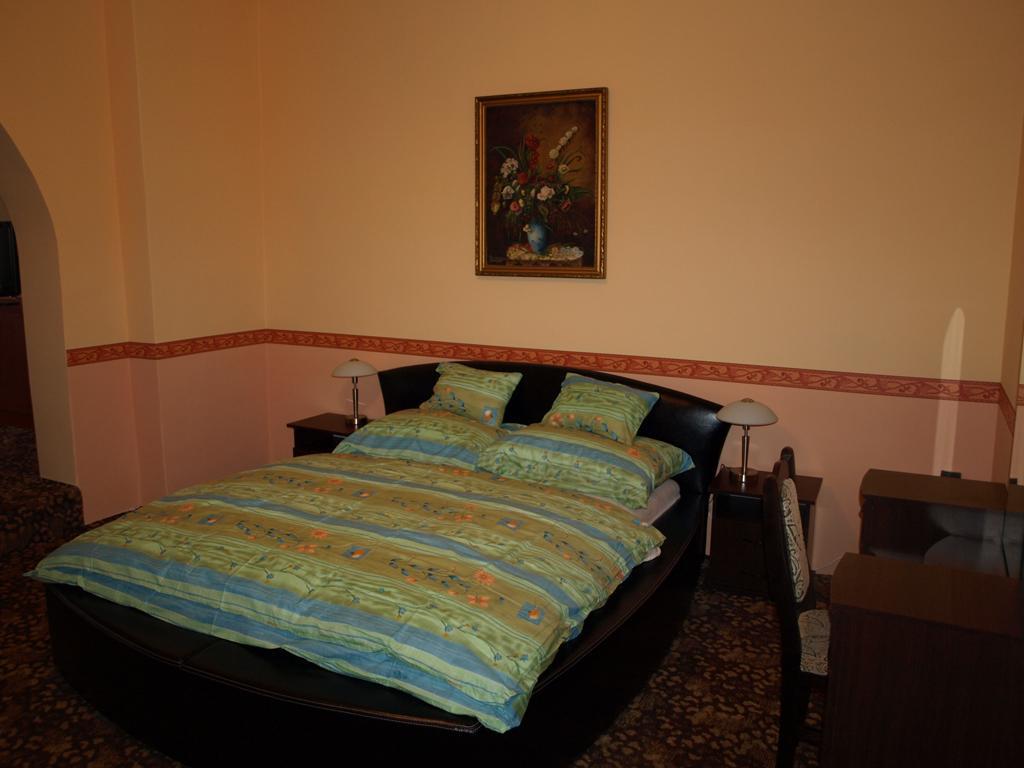 Fonix Panzio Hotel Papa Phòng bức ảnh