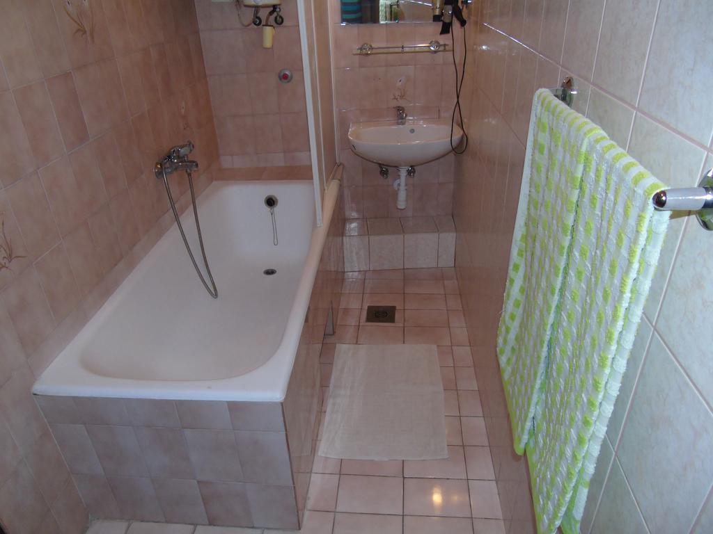 Fonix Panzio Hotel Papa Ngoại thất bức ảnh