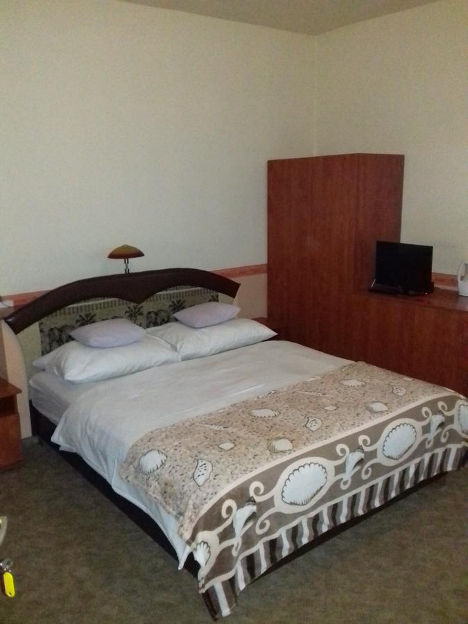 Fonix Panzio Hotel Papa Ngoại thất bức ảnh