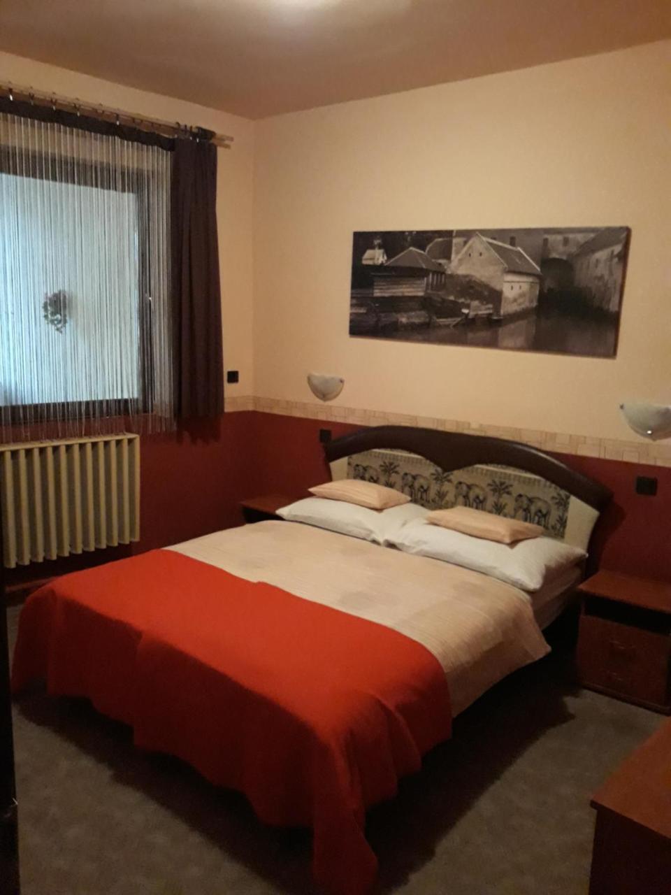 Fonix Panzio Hotel Papa Ngoại thất bức ảnh